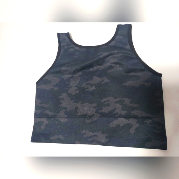 Spanx Seamless Black Camo Crop Tank Size M. - Picture 3 of 5